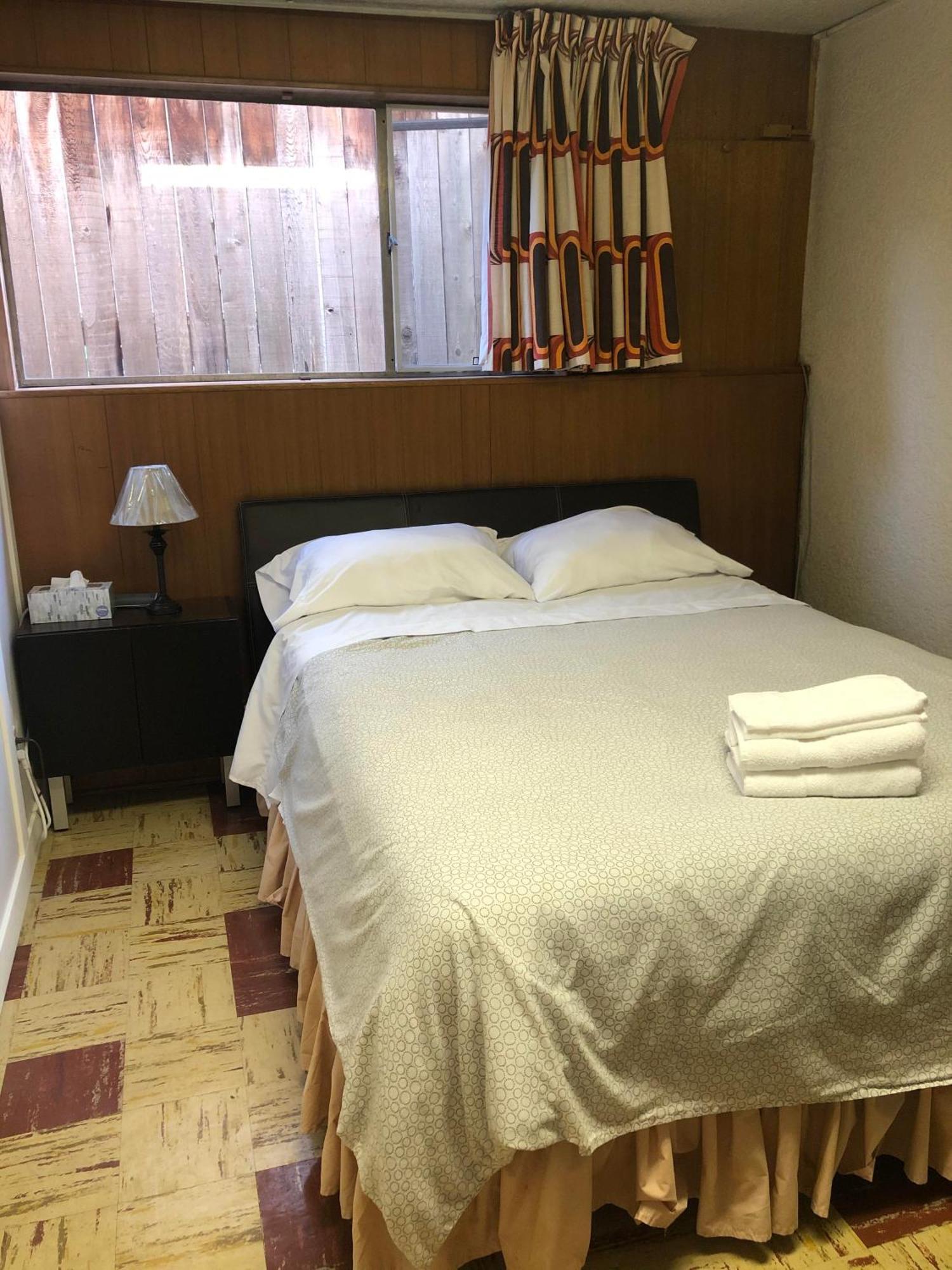 Comfort Cottage Guest House Near Subway Station, Bus And Downtown Vancouver Exterior foto